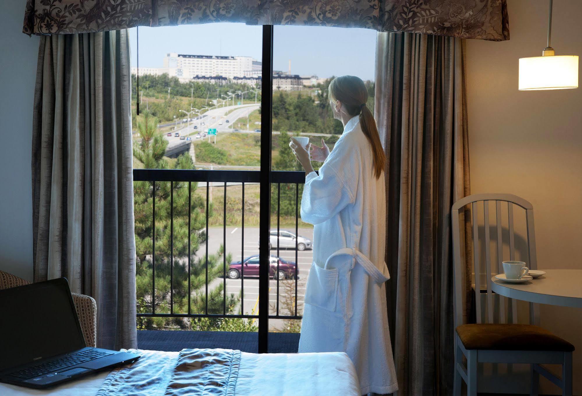 Hotel Le Floral Шербрук Экстерьер фото